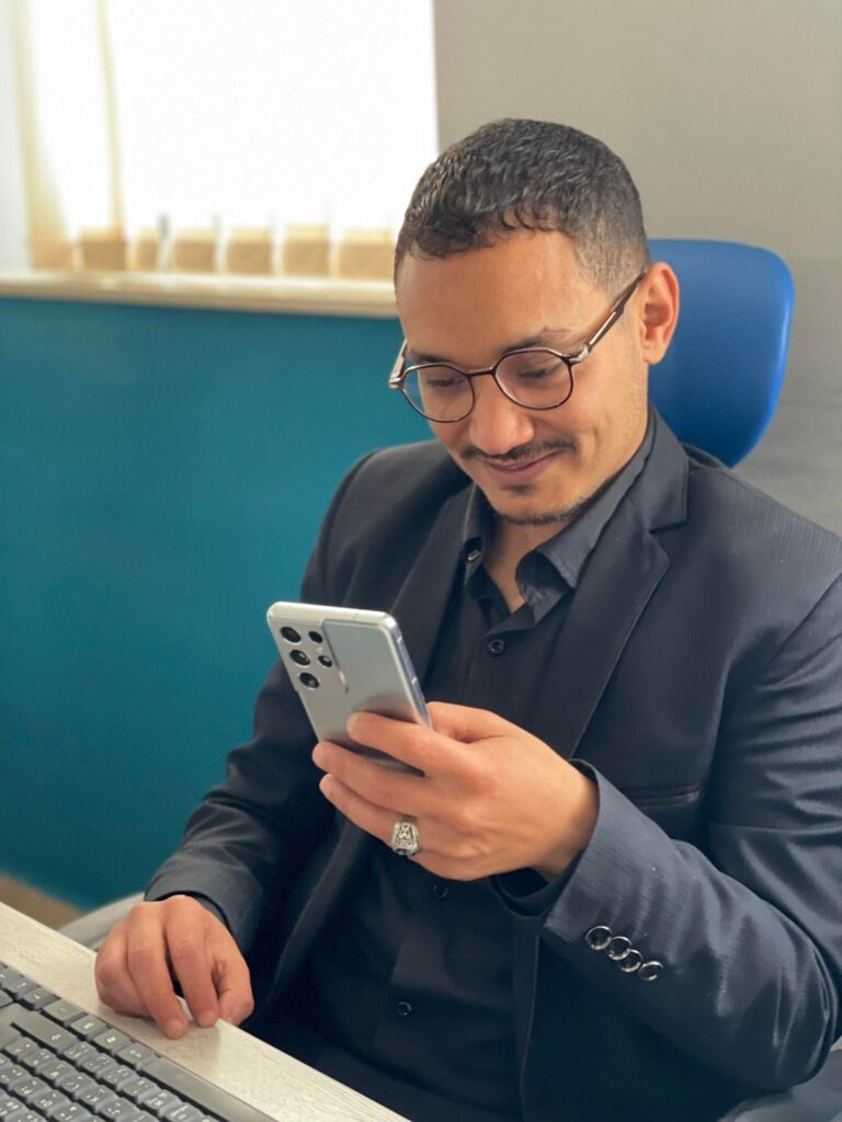 أ. محمّد خليفة، الباحث والصحفي